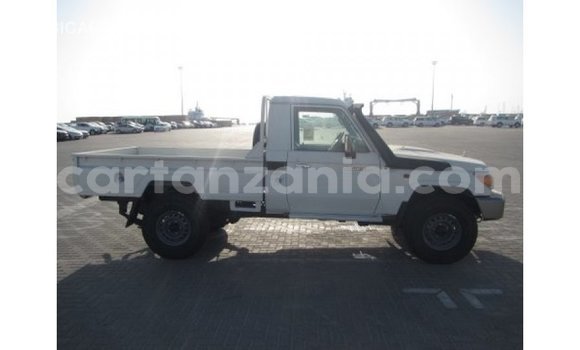 Buy Import Toyota Land Cruiser White Car in Import - Dubai in Arusha Buy Import Toyota Land Cruiser White Car in Import - Dubai in Arusha