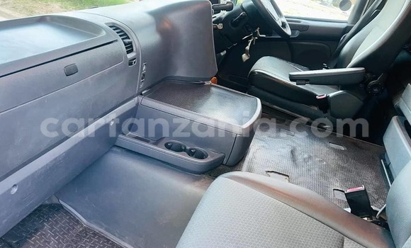 Nunua Mpya Scania R420 Nyeupe Lori ndani ya Dar es Salaam nchini Dar es Salaam Nunua Mpya Scania R420 Nyeupe Lori ndani ya Dar es Salaam nchini Dar es Salaam