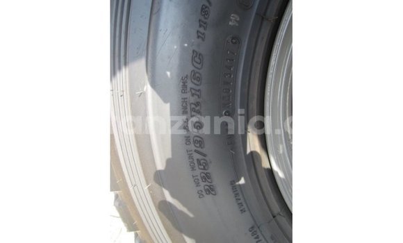 Buy Import Toyota Land Cruiser White Car in Import - Dubai in Arusha Buy Import Toyota Land Cruiser White Car in Import - Dubai in Arusha