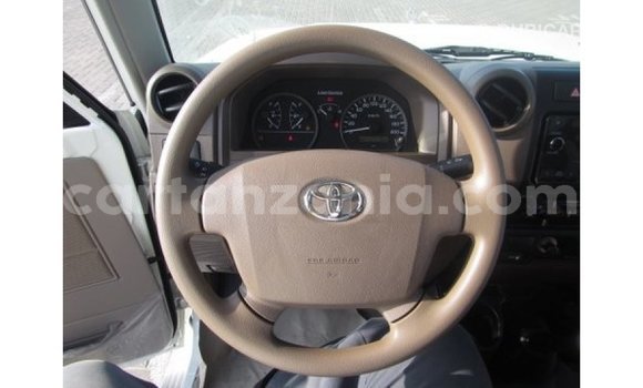 Buy Import Toyota Land Cruiser White Car in Import - Dubai in Arusha Buy Import Toyota Land Cruiser White Car in Import - Dubai in Arusha