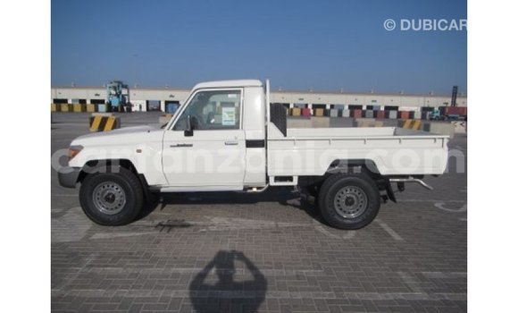 Buy Import Toyota Land Cruiser White Car in Import - Dubai in Arusha Buy Import Toyota Land Cruiser White Car in Import - Dubai in Arusha