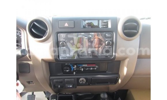Buy Import Toyota Land Cruiser White Car in Import - Dubai in Arusha Buy Import Toyota Land Cruiser White Car in Import - Dubai in Arusha