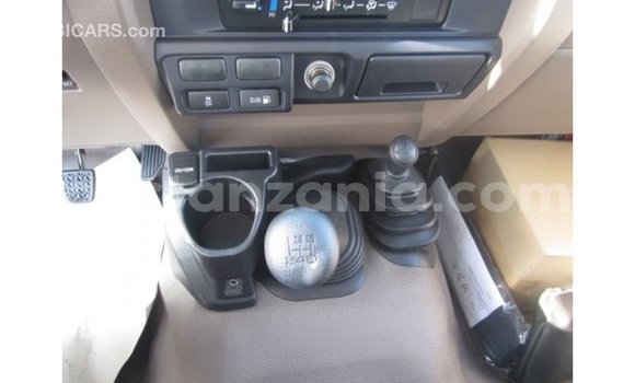 Buy Import Toyota Land Cruiser White Car in Import - Dubai in Arusha Buy Import Toyota Land Cruiser White Car in Import - Dubai in Arusha
