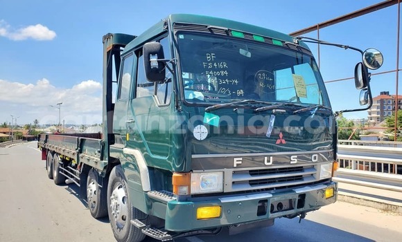 Nunua Mpya Mitsubishi Fuso Fighter Kijani Lori ndani ya Dar es Salaam nchini Dar es Salaam