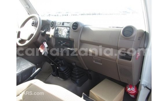 Buy Import Toyota Land Cruiser White Car in Import - Dubai in Arusha Buy Import Toyota Land Cruiser White Car in Import - Dubai in Arusha