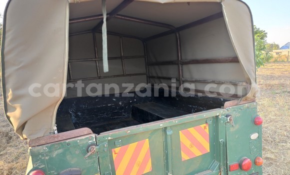 Buy Used Land Rover Defender Green Car in Arusha in Arusha Buy Used Land Rover Defender Green Car in Arusha in Arusha