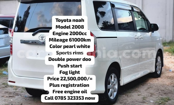 Nunua Mpya Toyota Noah Nyeupe Gari ndani ya Dar es Salaam nchini Dar es Salaam