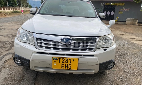 Nunua Ilio tumika Subaru Forester Nyeupe Gari ndani ya Dar es Salaam nchini Dar es Salaam