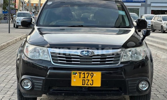Nunua Ilio tumika Subaru Forester Nyeusi Gari ndani ya Dar es Salaam nchini Dar es Salaam