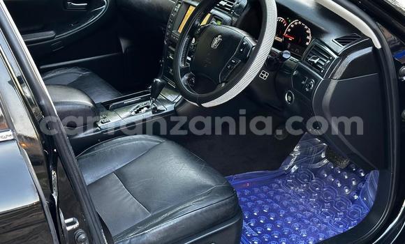 Buy Used Toyota Crown Black Car in Dar es Salaam in Dar es Salaam