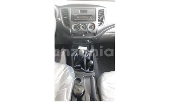 Buy Import Mitsubishi L200 White Car in Import - Dubai in Arusha
