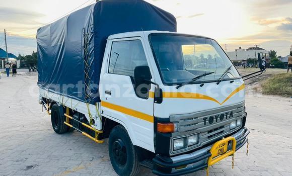 Nunua Ilio tumika Toyota Dyna Nyeupe Lori ndani ya Dar es Salaam nchini Dar es Salaam Nunua Ilio tumika Toyota Dyna Nyeupe Lori ndani ya Dar es Salaam nchini Dar es Salaam