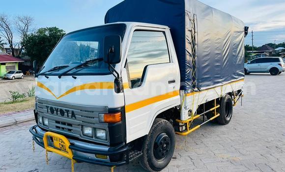 Nunua Ilio tumika Toyota Dyna Nyeupe Lori ndani ya Dar es Salaam nchini Dar es Salaam Nunua Ilio tumika Toyota Dyna Nyeupe Lori ndani ya Dar es Salaam nchini Dar es Salaam