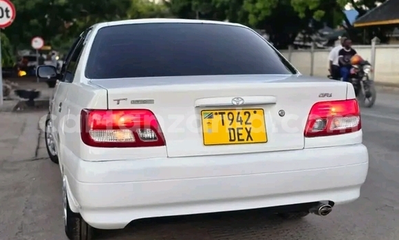 Buy Used Toyota Aqua White Car in Babati Rural in Manyara