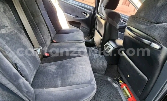 Nunua Ilio tumika Toyota Crown Nyeusi Gari ndani ya Busega nchini Simiyu