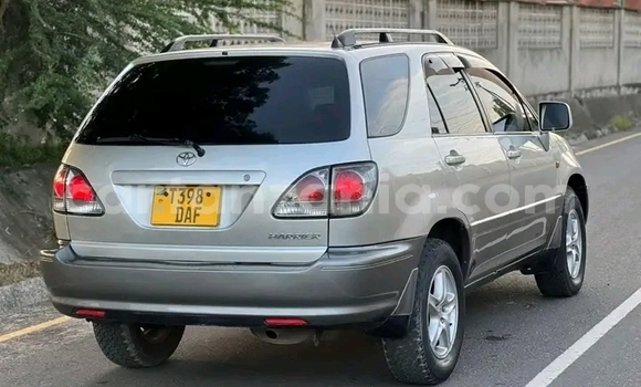 Nunua Ilio tumika Toyota Harrier Nyeupe Gari ndani ya Bariadi nchini Simiyu
