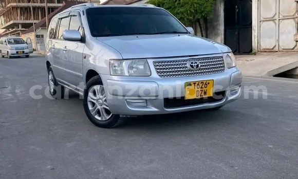Buy Used Toyota Succeed White Car in Bahi in Dodoma