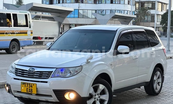 Nunua Ilio tumika Subaru Forester Nyeupe Gari ndani ya Dar es Salaam nchini Dar es Salaam