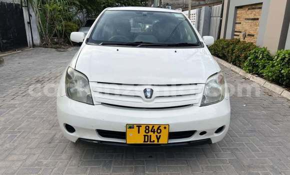 Buy Used Toyota IST White Car in Bahi in Dodoma