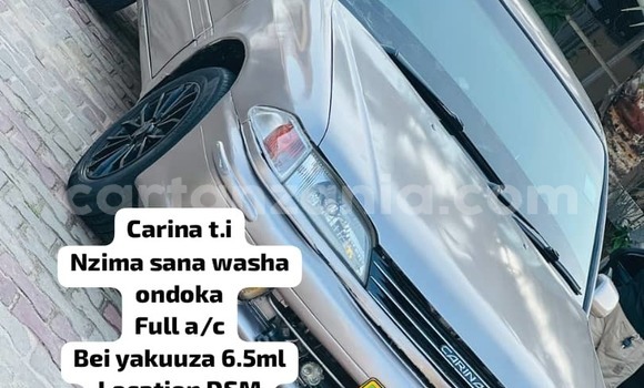 Nunua Ilio tumika Toyota Carina Fedha Gari ndani ya Dar es Salaam nchini Dar es Salaam