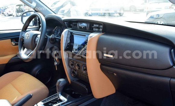 Nunua Imported Toyota Fortuner Bluu Gari ndani ya Import - Dubai nchini Arusha Nunua Imported Toyota Fortuner Bluu Gari ndani ya Import - Dubai nchini Arusha