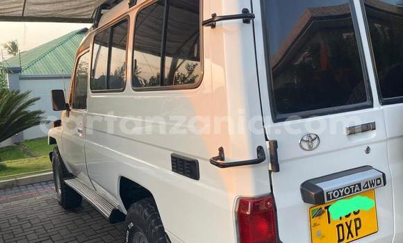 Buy Used Toyota Land Cruiser White Car in Dar es Salaam in Dar es Salaam