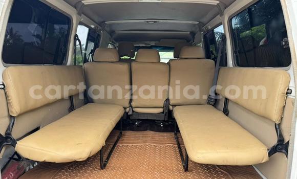 Nunua Ilio tumika Toyota Land Cruiser Nyeupe Gari ndani ya Dar es Salaam nchini Dar es Salaam Nunua Ilio tumika Toyota Land Cruiser Nyeupe Gari ndani ya Dar es Salaam nchini Dar es Salaam