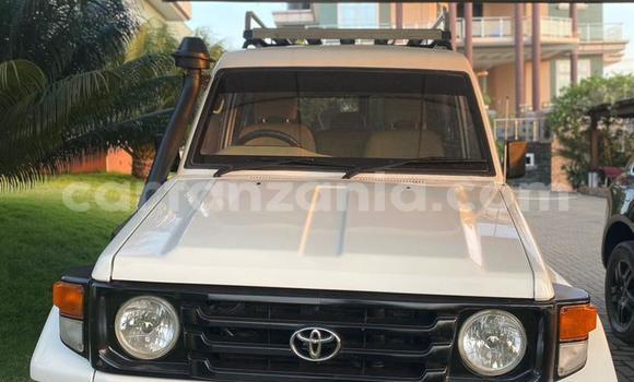 Nunua Ilio tumika Toyota Land Cruiser Nyeupe Gari ndani ya Dar es Salaam nchini Dar es Salaam Nunua Ilio tumika Toyota Land Cruiser Nyeupe Gari ndani ya Dar es Salaam nchini Dar es Salaam