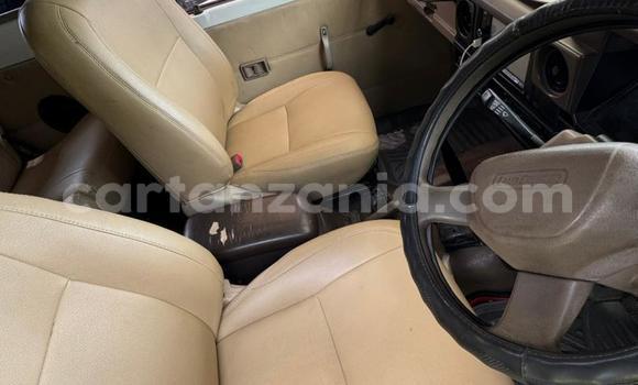 Nunua Ilio tumika Toyota Land Cruiser Nyeupe Gari ndani ya Dar es Salaam nchini Dar es Salaam Nunua Ilio tumika Toyota Land Cruiser Nyeupe Gari ndani ya Dar es Salaam nchini Dar es Salaam