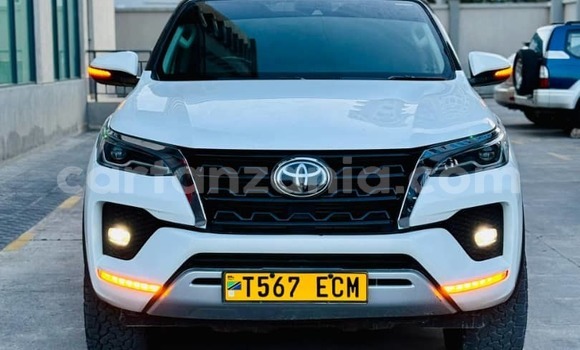Buy Used Toyota Fortuner White Car in Dar es Salaam in Dar es Salaam