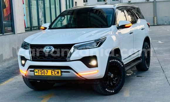 Nunua Ilio tumika Toyota Fortuner Nyeupe Gari ndani ya Dar es Salaam nchini Dar es Salaam Nunua Ilio tumika Toyota Fortuner Nyeupe Gari ndani ya Dar es Salaam nchini Dar es Salaam