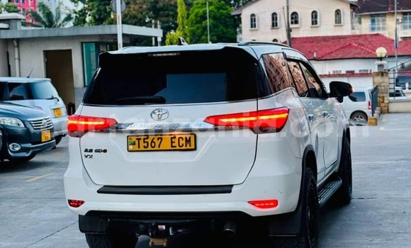 Nunua Ilio tumika Toyota Fortuner Nyeupe Gari ndani ya Dar es Salaam nchini Dar es Salaam Nunua Ilio tumika Toyota Fortuner Nyeupe Gari ndani ya Dar es Salaam nchini Dar es Salaam