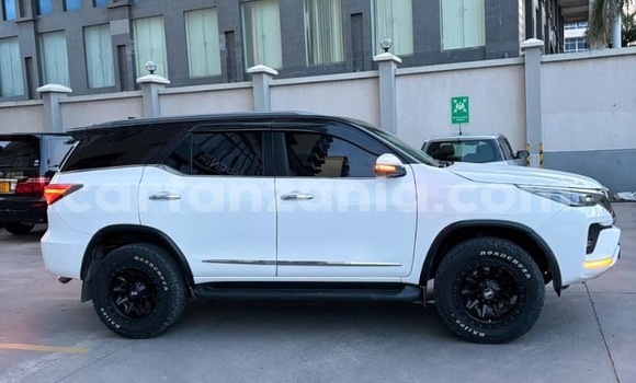 Nunua Ilio tumika Toyota Fortuner Nyeupe Gari ndani ya Dar es Salaam nchini Dar es Salaam Nunua Ilio tumika Toyota Fortuner Nyeupe Gari ndani ya Dar es Salaam nchini Dar es Salaam