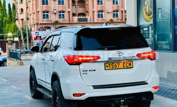 Nunua Ilio tumika Toyota Fortuner Nyeupe Gari ndani ya Dar es Salaam nchini Dar es Salaam Nunua Ilio tumika Toyota Fortuner Nyeupe Gari ndani ya Dar es Salaam nchini Dar es Salaam