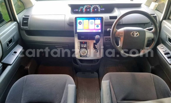 Nunua Ilio tumika Toyota Noah Fedha Gari ndani ya Dar es Salaam nchini Dar es Salaam Nunua Ilio tumika Toyota Noah Fedha Gari ndani ya Dar es Salaam nchini Dar es Salaam