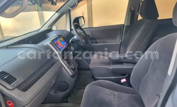 Nunua Ilio tumika Toyota Noah Fedha Gari ndani ya Dar es Salaam nchini Dar es Salaam Nunua Ilio tumika Toyota Noah Fedha Gari ndani ya Dar es Salaam nchini Dar es Salaam