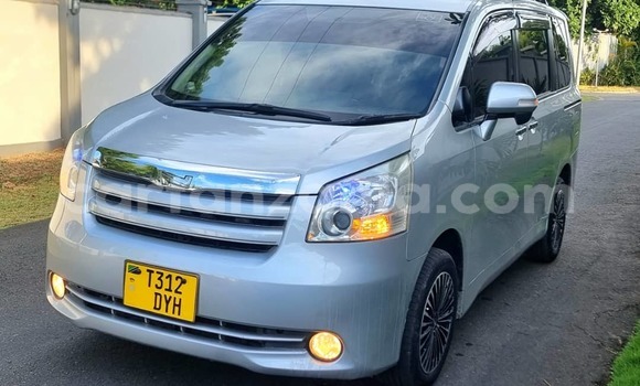 Nunua Ilio tumika Toyota Noah Fedha Gari ndani ya Dar es Salaam nchini Dar es Salaam Nunua Ilio tumika Toyota Noah Fedha Gari ndani ya Dar es Salaam nchini Dar es Salaam