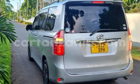 Nunua Ilio tumika Toyota Noah Fedha Gari ndani ya Dar es Salaam nchini Dar es Salaam Nunua Ilio tumika Toyota Noah Fedha Gari ndani ya Dar es Salaam nchini Dar es Salaam