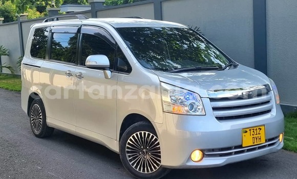 Nunua Ilio tumika Toyota Noah Fedha Gari ndani ya Dar es Salaam nchini Dar es Salaam Nunua Ilio tumika Toyota Noah Fedha Gari ndani ya Dar es Salaam nchini Dar es Salaam