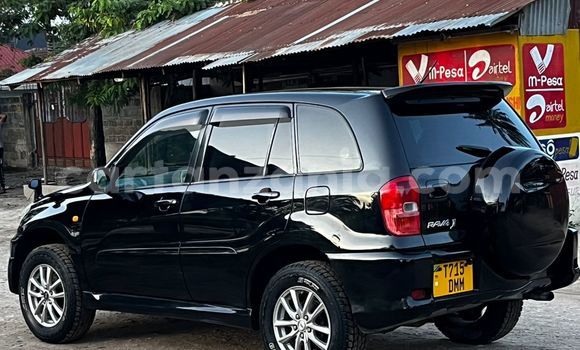 Nunua Ilio tumika Toyota RAV4 Nyeusi Gari ndani ya Dar es Salaam nchini Dar es Salaam