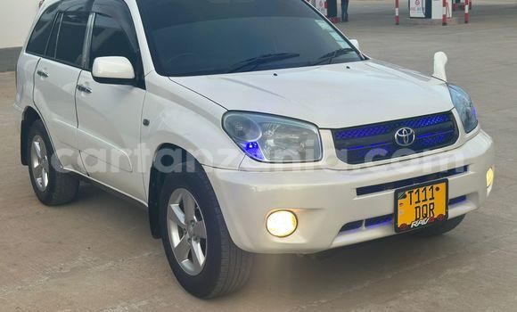 Nunua Ilio tumika Toyota RAV4 Nyeupe Gari ndani ya Dar es Salaam nchini Dar es Salaam