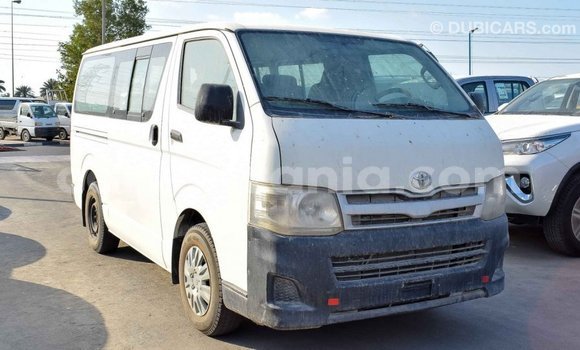 Nunua Imported Toyota Hiace Nyeupe Gari ndani ya Import - Dubai nchini Arusha Nunua Imported Toyota Hiace Nyeupe Gari ndani ya Import - Dubai nchini Arusha