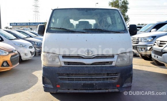 Nunua Imported Toyota Hiace Nyeupe Gari ndani ya Import - Dubai nchini Arusha Nunua Imported Toyota Hiace Nyeupe Gari ndani ya Import - Dubai nchini Arusha