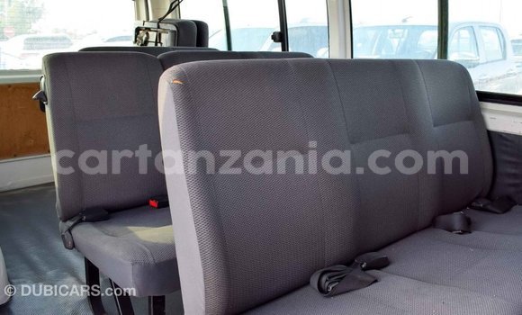 Nunua Imported Toyota Hiace Nyeupe Gari ndani ya Import - Dubai nchini Arusha Nunua Imported Toyota Hiace Nyeupe Gari ndani ya Import - Dubai nchini Arusha