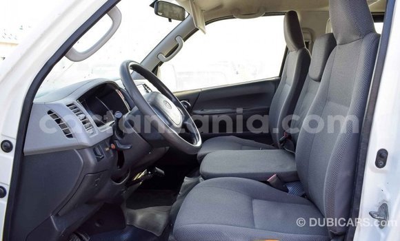 Nunua Imported Toyota Hiace Nyeupe Gari ndani ya Import - Dubai nchini Arusha Nunua Imported Toyota Hiace Nyeupe Gari ndani ya Import - Dubai nchini Arusha