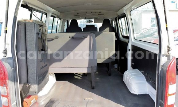 Nunua Imported Toyota Hiace Nyeupe Gari ndani ya Import - Dubai nchini Arusha Nunua Imported Toyota Hiace Nyeupe Gari ndani ya Import - Dubai nchini Arusha