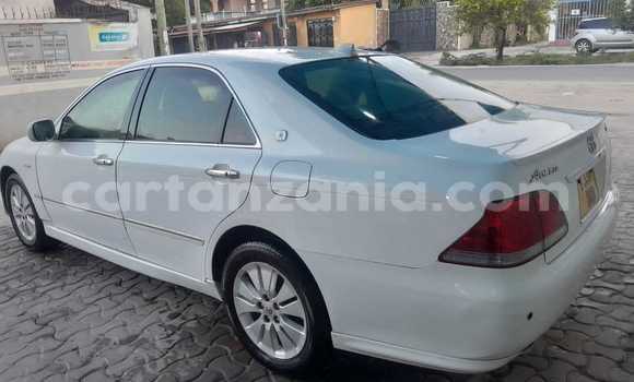 Buy Used Toyota Crown White Car in Dar es Salaam in Dar es Salaam Buy Used Toyota Crown White Car in Dar es Salaam in Dar es Salaam