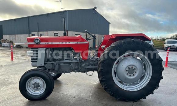 Nunua Imported Caterpillar 120 Nyekundu Lori ndani ya Dar es Salaam nchini Dar es Salaam Nunua Imported Caterpillar 120 Nyekundu Lori ndani ya Dar es Salaam nchini Dar es Salaam