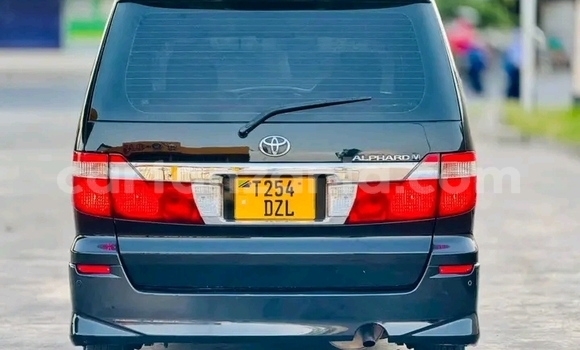 Nunua Ilio tumika Toyota Alphard Nyeusi Gari ndani ya Hai nchini Kilimanjaro