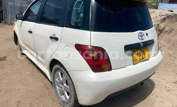 Buy Used Toyota IST White Car in Babati Rural in Manyara Buy Used Toyota IST White Car in Babati Rural in Manyara